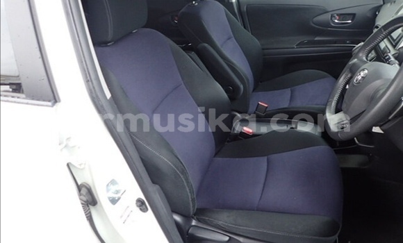 Acheter Occasion Voiture Toyota Wish Blanc à Beitbridge, Matabeleland South Acheter Occasion Voiture Toyota Wish Blanc à Beitbridge, Matabeleland South