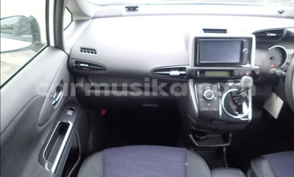 Acheter Occasion Voiture Toyota Wish Blanc à Beitbridge, Matabeleland South Acheter Occasion Voiture Toyota Wish Blanc à Beitbridge, Matabeleland South