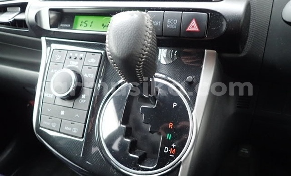 Acheter Occasion Voiture Toyota Wish Blanc à Beitbridge, Matabeleland South Acheter Occasion Voiture Toyota Wish Blanc à Beitbridge, Matabeleland South