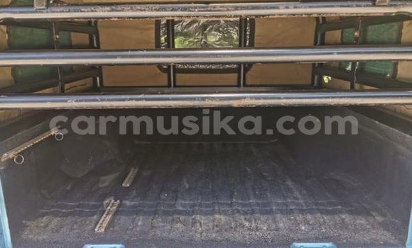 Acheter Occasion Voiture Toyota Hilux Bleu à Beitbridge, Matabeleland South Acheter Occasion Voiture Toyota Hilux Bleu à Beitbridge, Matabeleland South