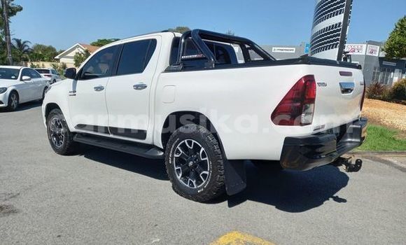 Nunua Ilio tumika Toyota Hilux Nyeupe Gari ndani ya Beitbridge nchini Matabeleland Kusini
