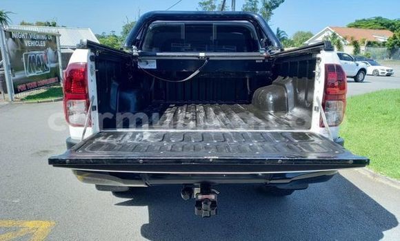 Tenga Tsaru Toyota Hilux Chena Mota in Beitbridge in Matabeleland South Tenga Tsaru Toyota Hilux Chena Mota in Beitbridge in Matabeleland South