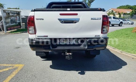 Tenga Tsaru Toyota Hilux Chena Mota in Beitbridge in Matabeleland South Tenga Tsaru Toyota Hilux Chena Mota in Beitbridge in Matabeleland South