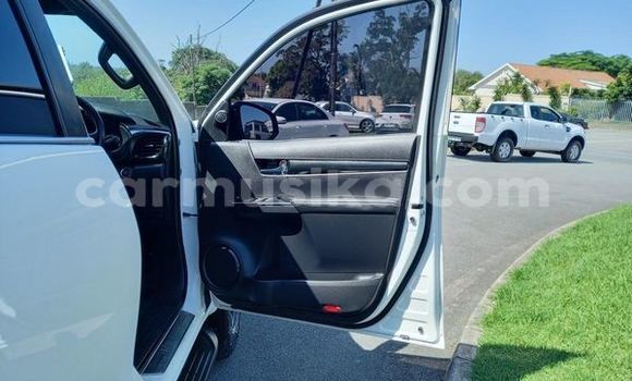 Tenga Tsaru Toyota Hilux Chena Mota in Beitbridge in Matabeleland South Tenga Tsaru Toyota Hilux Chena Mota in Beitbridge in Matabeleland South