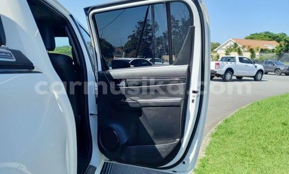 Tenga Tsaru Toyota Hilux Chena Mota in Beitbridge in Matabeleland South Tenga Tsaru Toyota Hilux Chena Mota in Beitbridge in Matabeleland South