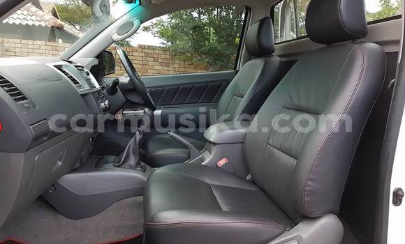 Acheter Occasion Voiture Toyota Hilux Blanc à Beitbridge, Matabeleland South Acheter Occasion Voiture Toyota Hilux Blanc à Beitbridge, Matabeleland South