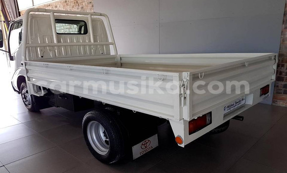 Buy Used Toyota Dyna White Truck in Beitbridge in Matabeleland South Buy Used Toyota Dyna White Truck in Beitbridge in Matabeleland South