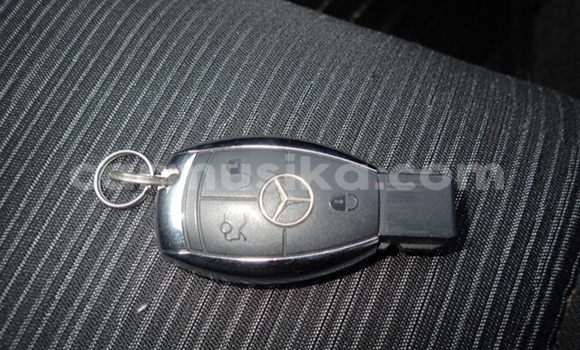 Acheter Occasion Voiture Mercedes‒Benz C–Class Gris à Beitbridge, Matabeleland South Acheter Occasion Voiture Mercedes‒Benz C–Class Gris à Beitbridge, Matabeleland South