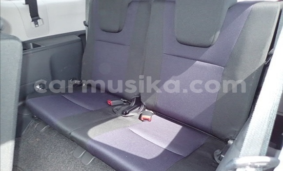 Tenga Tsaru Toyota Wish Tsvuku Mota in Beitbridge in Matabeleland South Tenga Tsaru Toyota Wish Tsvuku Mota in Beitbridge in Matabeleland South