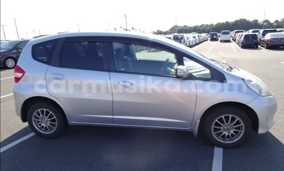 Nunua Ilio tumika Honda Fit Fedha Gari ndani ya Beitbridge nchini Matabeleland Kusini Nunua Ilio tumika Honda Fit Fedha Gari ndani ya Beitbridge nchini Matabeleland Kusini