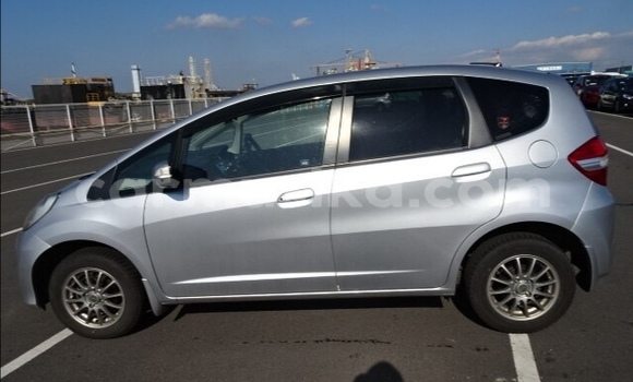 Nunua Ilio tumika Honda Fit Fedha Gari ndani ya Beitbridge nchini Matabeleland Kusini Nunua Ilio tumika Honda Fit Fedha Gari ndani ya Beitbridge nchini Matabeleland Kusini