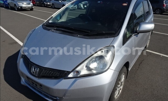 Nunua Ilio tumika Honda Fit Fedha Gari ndani ya Beitbridge nchini Matabeleland Kusini Nunua Ilio tumika Honda Fit Fedha Gari ndani ya Beitbridge nchini Matabeleland Kusini