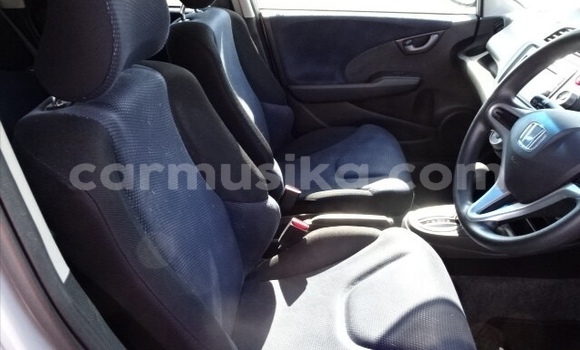 Nunua Ilio tumika Honda Fit Fedha Gari ndani ya Beitbridge nchini Matabeleland Kusini Nunua Ilio tumika Honda Fit Fedha Gari ndani ya Beitbridge nchini Matabeleland Kusini