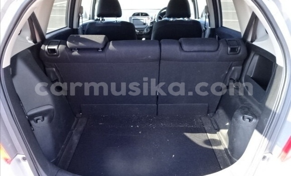 Nunua Ilio tumika Honda Fit Fedha Gari ndani ya Beitbridge nchini Matabeleland Kusini Nunua Ilio tumika Honda Fit Fedha Gari ndani ya Beitbridge nchini Matabeleland Kusini