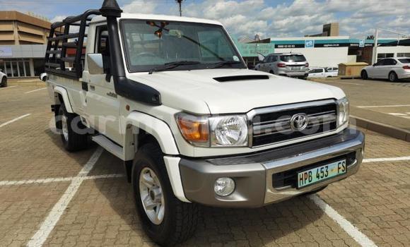 Nunua Ilio tumika Toyota Land Cruiser Nyeupe Gari ndani ya Beitbridge nchini Matabeleland Kusini