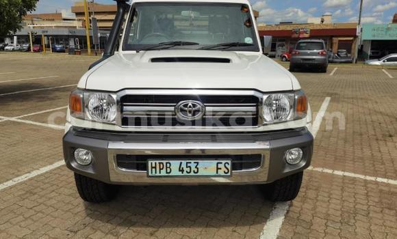 Nunua Ilio tumika Toyota Land Cruiser Nyeupe Gari ndani ya Beitbridge nchini Matabeleland Kusini Nunua Ilio tumika Toyota Land Cruiser Nyeupe Gari ndani ya Beitbridge nchini Matabeleland Kusini