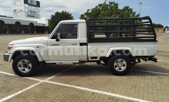 Nunua Ilio tumika Toyota Land Cruiser Nyeupe Gari ndani ya Beitbridge nchini Matabeleland Kusini Nunua Ilio tumika Toyota Land Cruiser Nyeupe Gari ndani ya Beitbridge nchini Matabeleland Kusini