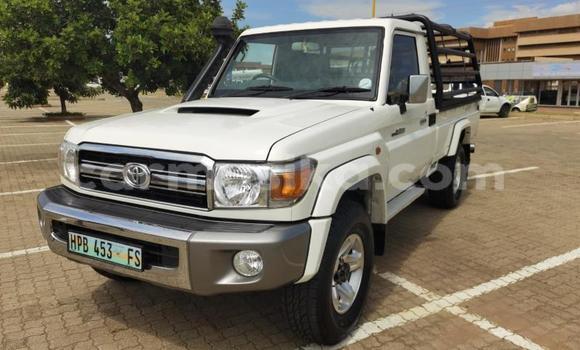 Nunua Ilio tumika Toyota Land Cruiser Nyeupe Gari ndani ya Beitbridge nchini Matabeleland Kusini Nunua Ilio tumika Toyota Land Cruiser Nyeupe Gari ndani ya Beitbridge nchini Matabeleland Kusini