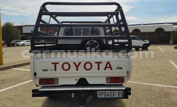 Nunua Ilio tumika Toyota Land Cruiser Nyeupe Gari ndani ya Beitbridge nchini Matabeleland Kusini Nunua Ilio tumika Toyota Land Cruiser Nyeupe Gari ndani ya Beitbridge nchini Matabeleland Kusini