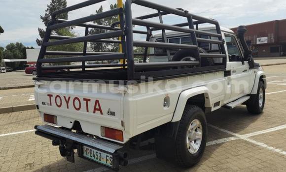 Nunua Ilio tumika Toyota Land Cruiser Nyeupe Gari ndani ya Beitbridge nchini Matabeleland Kusini Nunua Ilio tumika Toyota Land Cruiser Nyeupe Gari ndani ya Beitbridge nchini Matabeleland Kusini