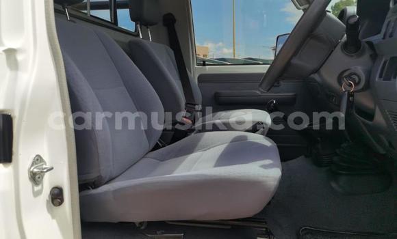 Nunua Ilio tumika Toyota Land Cruiser Nyeupe Gari ndani ya Beitbridge nchini Matabeleland Kusini Nunua Ilio tumika Toyota Land Cruiser Nyeupe Gari ndani ya Beitbridge nchini Matabeleland Kusini