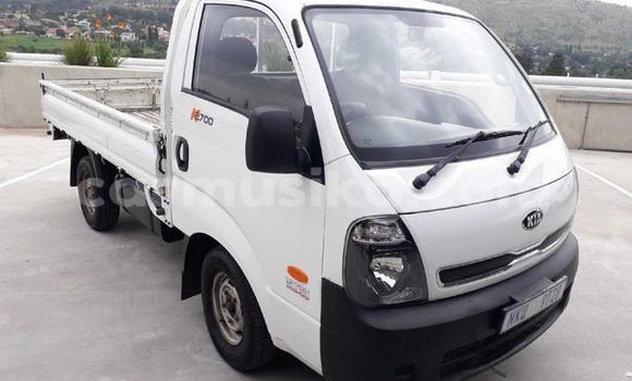 Nunua Ilio tumika Kia K7 Nyeupe Gari ndani ya Beitbridge nchini Matabeleland Kusini