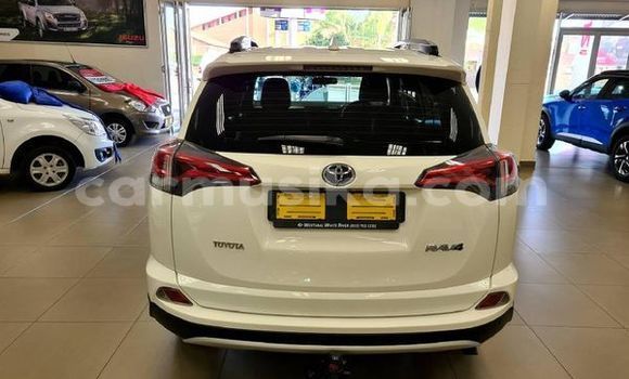 Acheter Occasion Voiture Toyota RAV4 Blanc à Beitbridge, Matabeleland South Acheter Occasion Voiture Toyota RAV4 Blanc à Beitbridge, Matabeleland South