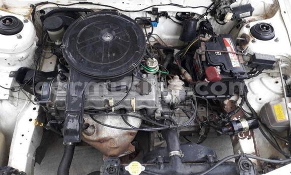 Acheter Occasion Voiture Mazda 323 Blanc à Beitbridge, Matabeleland South Acheter Occasion Voiture Mazda 323 Blanc à Beitbridge, Matabeleland South