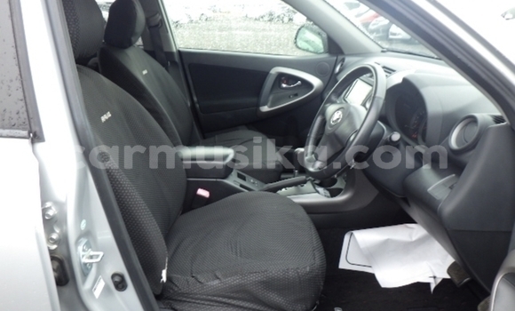 Acheter Occasion Voiture Toyota RAV4 Gris à Beitbridge, Matabeleland South Acheter Occasion Voiture Toyota RAV4 Gris à Beitbridge, Matabeleland South