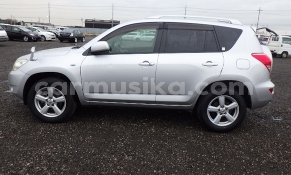 Acheter Occasion Voiture Toyota RAV4 Gris à Beitbridge, Matabeleland South Acheter Occasion Voiture Toyota RAV4 Gris à Beitbridge, Matabeleland South