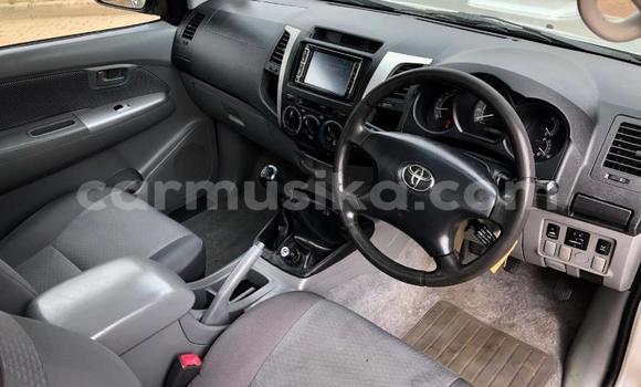 Buy Used Toyota Hilux Silver Car in Beitbridge in Matabeleland South Buy Used Toyota Hilux Silver Car in Beitbridge in Matabeleland South
