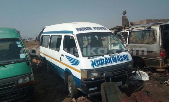 Buy Used Toyota Hiace White Car in Alexandra Park in Harare Buy Used Toyota Hiace White Car in Alexandra Park in Harare