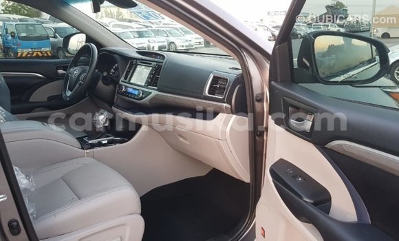 Tenga Imported Toyota Highlander Zvimwe Mota in Import - Dubai in Harare Tenga Imported Toyota Highlander Zvimwe Mota in Import - Dubai in Harare