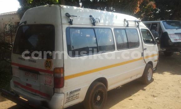 Buy Used Toyota Hiace White Car in Alexandra Park in Harare Buy Used Toyota Hiace White Car in Alexandra Park in Harare