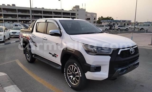 Buy Used Toyota Hilux White Car in Beitbridge in Matabeleland South