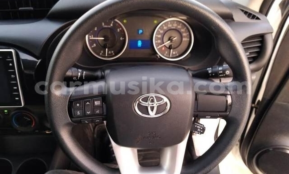 Acheter Occasion Voiture Toyota Hilux Blanc à Beitbridge, Matabeleland South Acheter Occasion Voiture Toyota Hilux Blanc à Beitbridge, Matabeleland South
