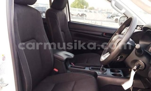 Acheter Occasion Voiture Toyota Hilux Blanc à Beitbridge, Matabeleland South Acheter Occasion Voiture Toyota Hilux Blanc à Beitbridge, Matabeleland South