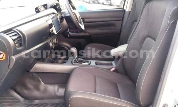 Acheter Occasion Voiture Toyota Hilux Blanc à Beitbridge, Matabeleland South Acheter Occasion Voiture Toyota Hilux Blanc à Beitbridge, Matabeleland South