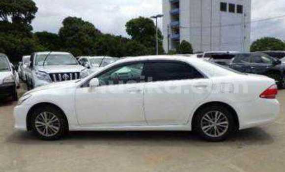 Buy Used Toyota Crown White Car in Beitbridge in Matabeleland South