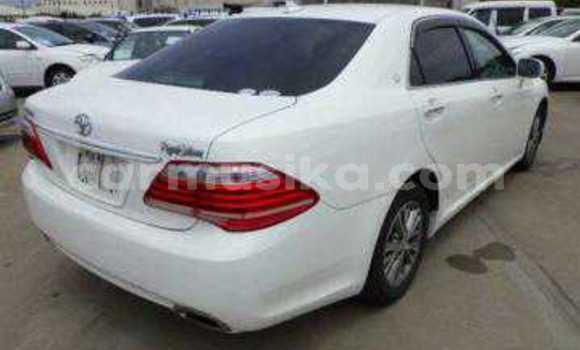 Tenga Tsaru Toyota Crown Chena Mota in Beitbridge in Matabeleland South Tenga Tsaru Toyota Crown Chena Mota in Beitbridge in Matabeleland South