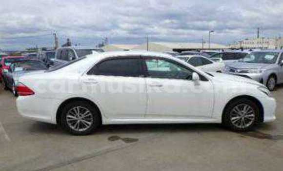 Tenga Tsaru Toyota Crown Chena Mota in Beitbridge in Matabeleland South Tenga Tsaru Toyota Crown Chena Mota in Beitbridge in Matabeleland South