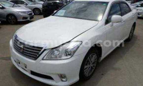 Tenga Tsaru Toyota Crown Chena Mota in Beitbridge in Matabeleland South Tenga Tsaru Toyota Crown Chena Mota in Beitbridge in Matabeleland South