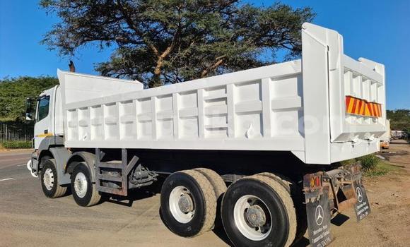 Buy Used Mercedes‒Benz Tipper White Truck in Beitbridge in Matabeleland South Buy Used Mercedes‒Benz Tipper White Truck in Beitbridge in Matabeleland South