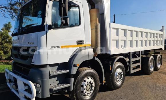Buy Used Mercedes‒Benz Tipper White Truck in Beitbridge in Matabeleland South Buy Used Mercedes‒Benz Tipper White Truck in Beitbridge in Matabeleland South