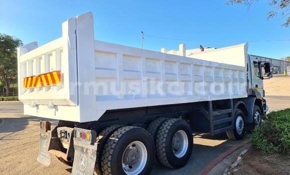 Buy Used Mercedes‒Benz Tipper White Truck in Beitbridge in Matabeleland South Buy Used Mercedes‒Benz Tipper White Truck in Beitbridge in Matabeleland South