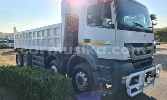 Buy Used Mercedes‒Benz Tipper White Truck in Beitbridge in Matabeleland South Buy Used Mercedes‒Benz Tipper White Truck in Beitbridge in Matabeleland South