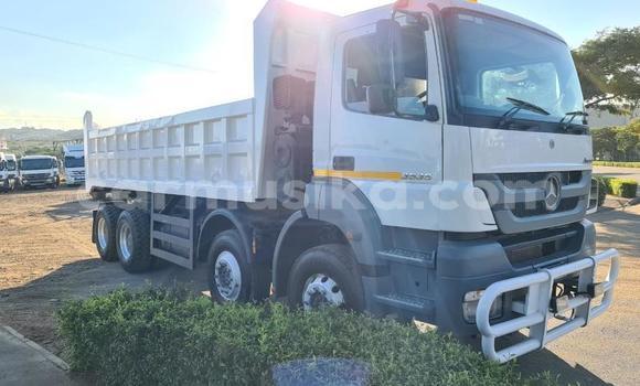 Buy Used Mercedes‒Benz Tipper White Truck in Beitbridge in Matabeleland South Buy Used Mercedes‒Benz Tipper White Truck in Beitbridge in Matabeleland South