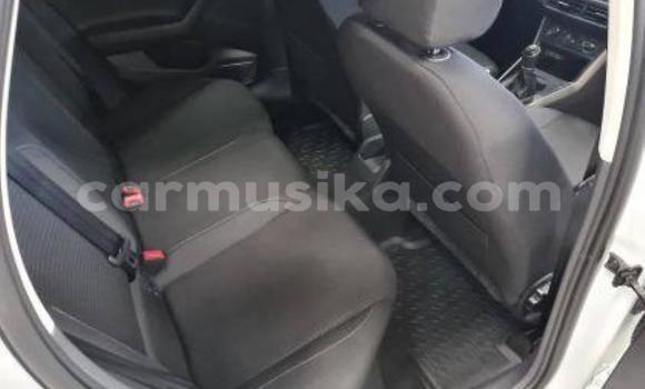 Acheter Occasion Voiture Volkswagen Polo Blanc à Beitbridge, Matabeleland South Acheter Occasion Voiture Volkswagen Polo Blanc à Beitbridge, Matabeleland South