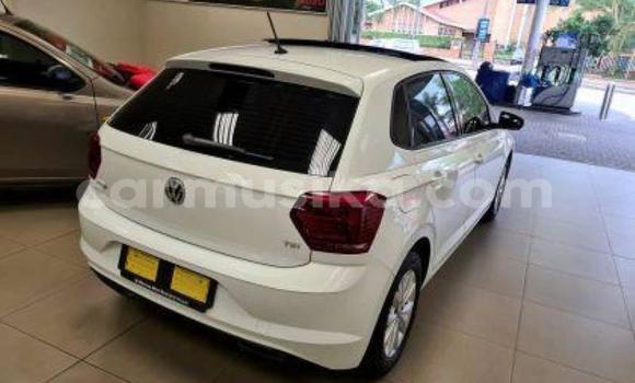 Acheter Occasion Voiture Volkswagen Polo Blanc à Beitbridge, Matabeleland South Acheter Occasion Voiture Volkswagen Polo Blanc à Beitbridge, Matabeleland South