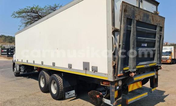 Buy Used Mercedes‒Benz Truck White Truck in Beitbridge in Matabeleland South Buy Used Mercedes‒Benz Truck White Truck in Beitbridge in Matabeleland South